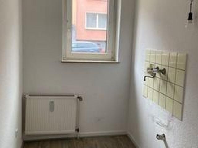 STADTNAH WOHNEN!Renovierte Einzimmerwohnung im Souterrain, Schützenstr.