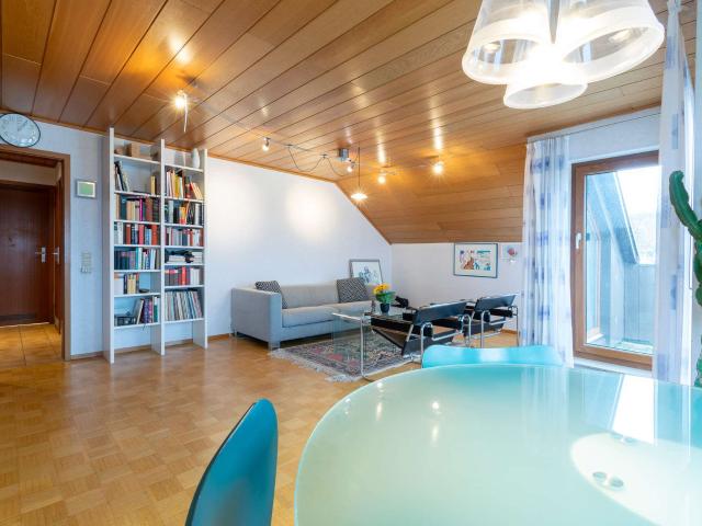 Stadtnahe 3 ½ Zimmer Dachgeschosswohnung mit Weitblick