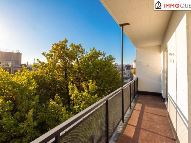 Stadtgefühl trifft Rückzugsort Großzügige 4 Zimmer Wohnung mit Klimaanlage, sonniger Loggia, charmantem Grünblick und vielseitigem Raumkonzept im Herzen von Mariahilf