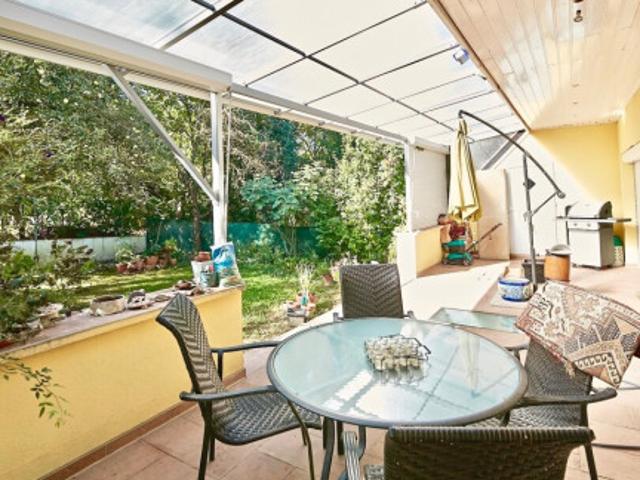 Stadtgrenze von Wien! Elegantes Einfamilienhaus mit uneinsehbarem Garten, restauriertem Weinkeller und Doppelgarage