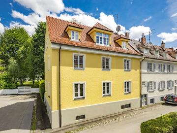 Stadthaus mit Perspektive: Kapitalanlage mit Kita im Hochparterre und Maisonettewohnung