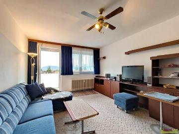 Stadtleben mit Aussicht: 8. OG mit Balkon, Lift, Keller und Garagenmöglichkeit in Sankt Leonhard
