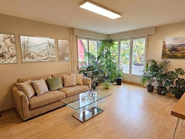 Stadtleben und Ruhe vereint: Attractive 2.5 room apartment with balcony in 8003 Zurich
