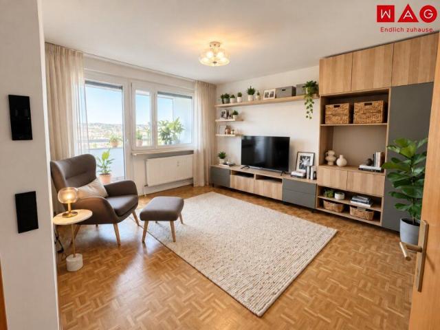Stadtliebhaber aufgepasst! Einladende 3 Raum Wohnung mit dem Vorteil einer großen und sonnigen Loggia mit herrliche Aussicht! Erstklassige Infrastruktur!