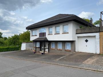 Stadtrandvilla mit Pool & Garten in ruhiger Lage von Schaffhausen
