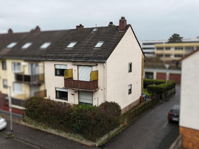 Stadtteil Kirchberg: Attraktives Ein bis Dreifamilienhaus mit Garten, Balkonen und Garage in bevorzugter Wohnlage von Pirmasens