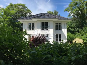 Stadtvilla in grüner Oase im Zentrum Neumünsters