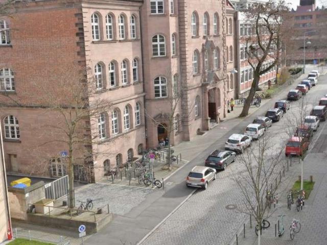 Stadtwohnung mit Balkon: 3 Zimmer Maxfeld Top Lage ruhig und sehr schön, nette Gemeinschaft