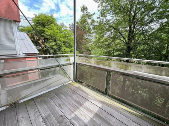 Stadtwohnung mit Balkon in den begrünten Innenhof!