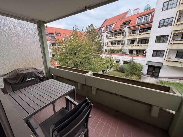 Stadtwohnung mit 2 Balkonen: 3,5 Zimmer in der Augsburger Innenstadt
