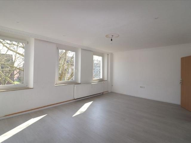 STADTWOHNEN – 2 Zimmer, 2. Etage, Altbau Whg nahe Klinikum und FH!