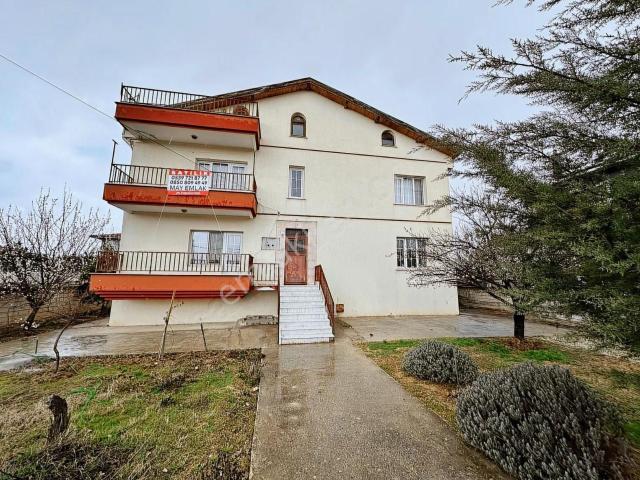 Stadyum Yan Tarafında Bahçeli 2+1 Satılık Daire