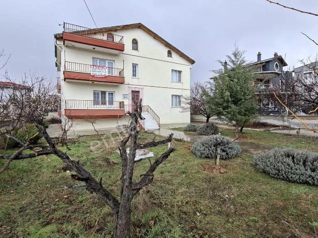 Stadyum Yan Tarafında Kendine Ait Bahçesi Olan Kiralık 2+1 Daire