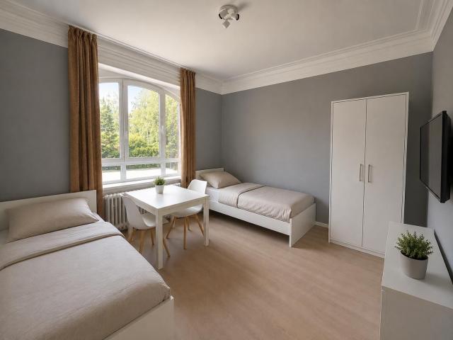 Staff Accommodation in Hamburg Farmsen Berne | 3 Rooms | 6 Beds | Parking | Garden