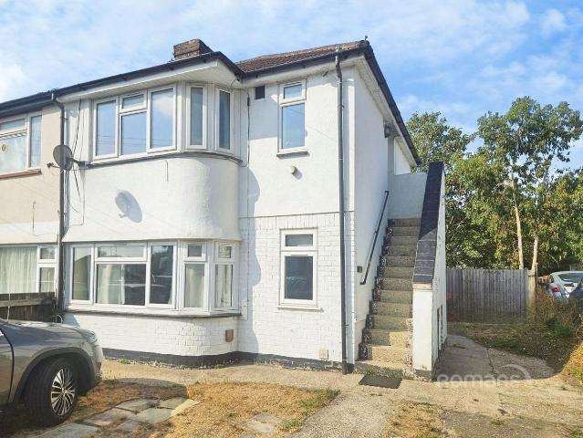 Stafford Avenue, Slough, Berkshire SL2, 1 bed flat to rent, £950 pcm | PrimeLocation