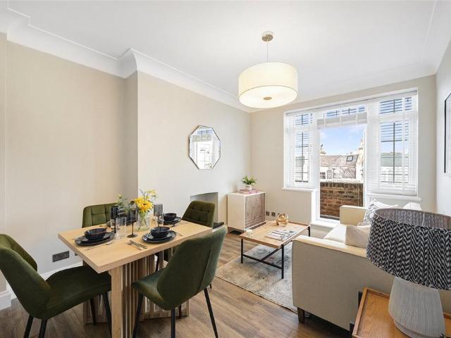 Stafford Court, Kensington High. 2 bed apartment to rent £4,550 pcm £1,050 pw