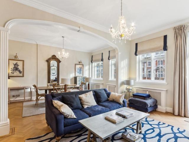 Stafford Court, Kensington High. 4 bed flat to rent £9,300 pcm £2,146 pw
