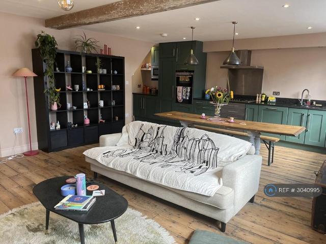 Stafford Mill, Stroud, GL5 2 bed flat to rent £1,250 pcm £288 pw