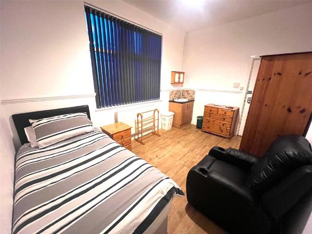 Stafford Road, Oakengates, Telford. 1 bed in a house share to rent £495 pcm £114 pw