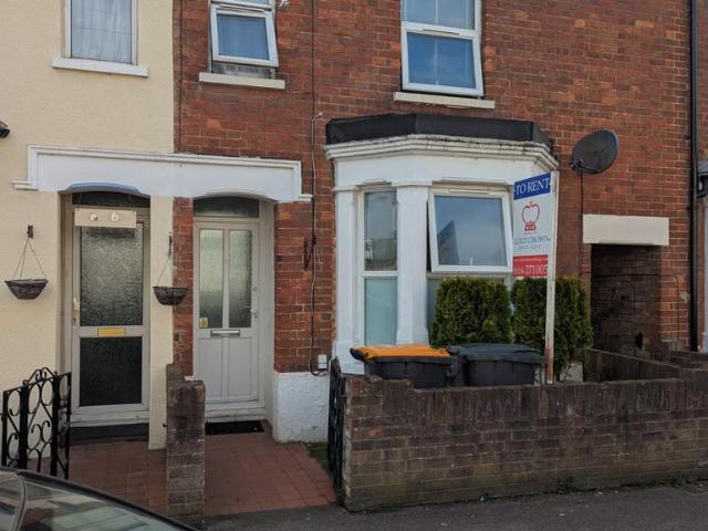 Stafford Road, Bedford MK42 4 bed terraced house to rent £1,550 pcm £358 pw