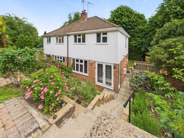 Stafford Road, Caterham 3 bed semi detached house to rent £2,200 pcm £508 pw