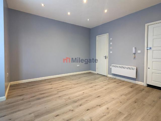 Stafford Road, Wallington SM6 Studio to rent £925 pcm £213 pw