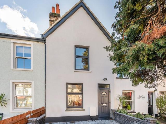 Stafford Road, Wallington SM6, 2 bed maisonette to rent, £1,800 pcm | PrimeLocation