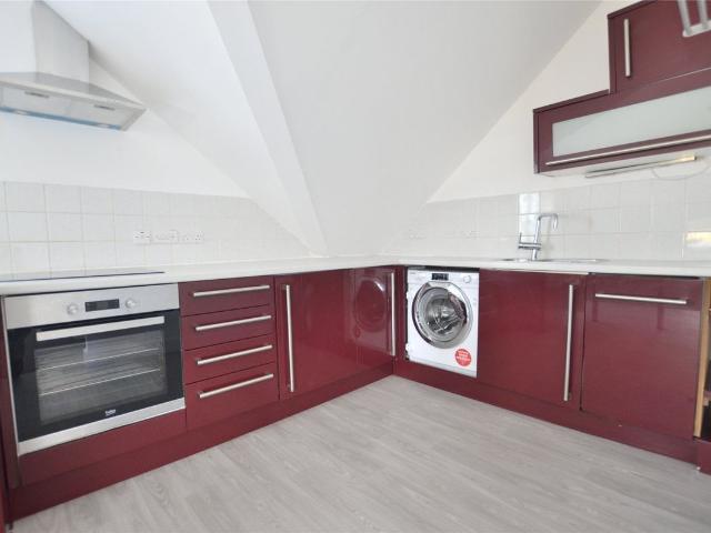 Stafford Road, Wallington SM6, 3 bed flat to rent, £1,700 pcm | PrimeLocation