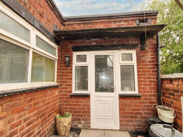 Stafford Road, Wolverhampton WV10 2 bed flat to rent £800 pcm £185 pw