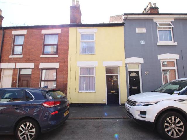 Stafford ST16 2 bed terraced house to rent £750 pcm £173 pw