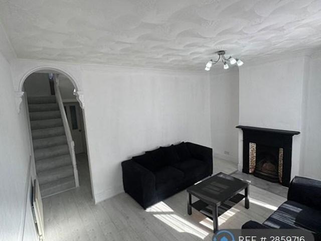 Stafford St, Gillingham, ME7 4 bed terraced house to rent £2,500 pcm £577 pw
