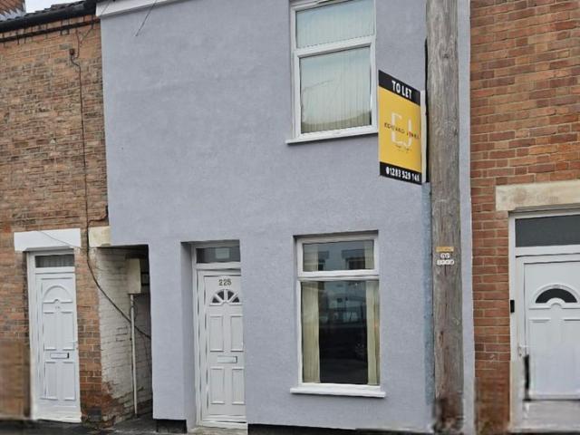 Stafford Street, Burton Upon Trent DE14, 2 bed terraced house to rent, £775 pcm | PrimeLocation