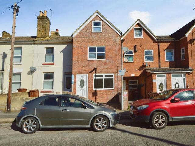 Stafford Street, Gillingham ME7, 3 bed end terrace house to rent, £1,550 pcm | PrimeLocation