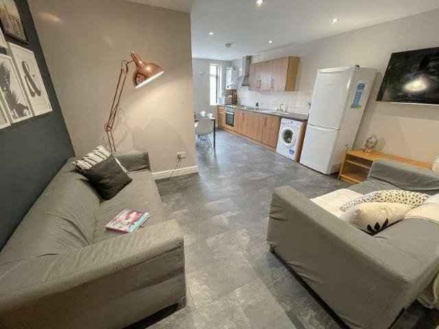 Stafford Street, L3