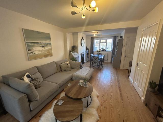 Stafford Street, SWINDON, SN1 3 bed terraced house to rent £1,400 pcm £323 pw