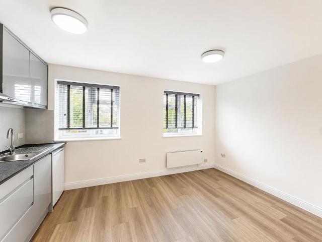 Stag Lane, Edgware HA8, Studio to rent, £1,150 pcm | PrimeLocation