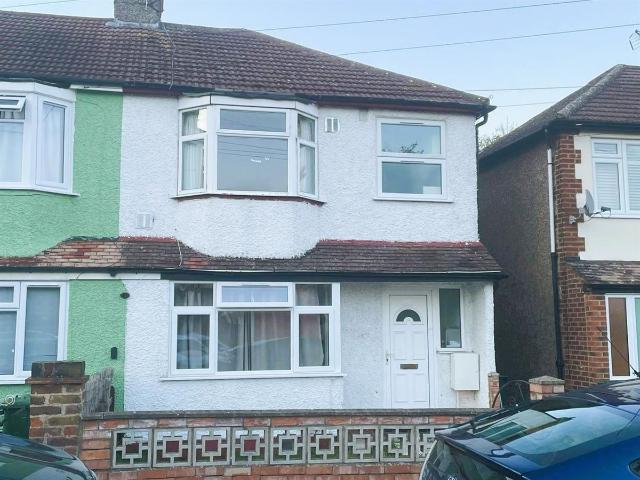 Stainash Crescent, Staines Upon Thames TW18, 1 bed flat to rent, £1,100 pcm | PrimeLocation