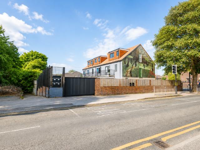 Stainbeck Road, Leeds, LS7 2QY 2 bed apartment to rent £1,200 pcm £277 pw