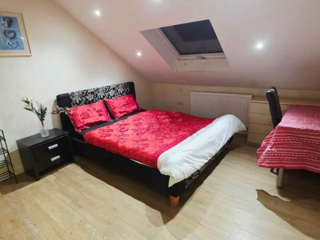 Staines Rd, London, TW14 1 bed in a house share to rent £950 pcm £219 pw