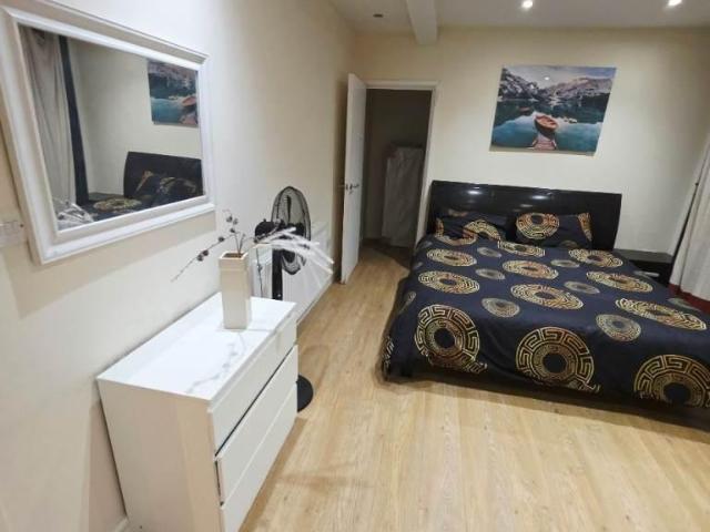 Staines Rd, London, TW14 1 bed in a house share to rent £1,200 pcm £277 pw