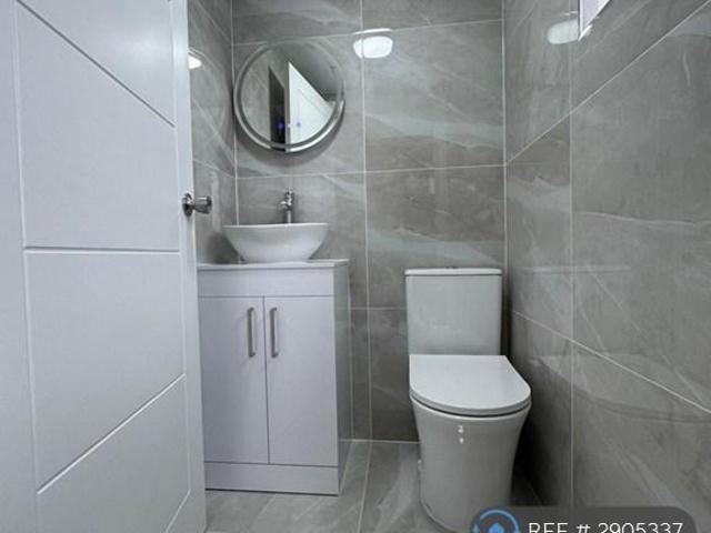 Staines Road, Feltham, TW14 2 bed flat to rent £1,950 pcm £450 pw