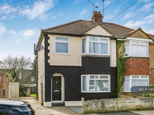 Staines Road, Feltham, TW14 4 bed semi detached house to rent £2,850 pcm £658 pw