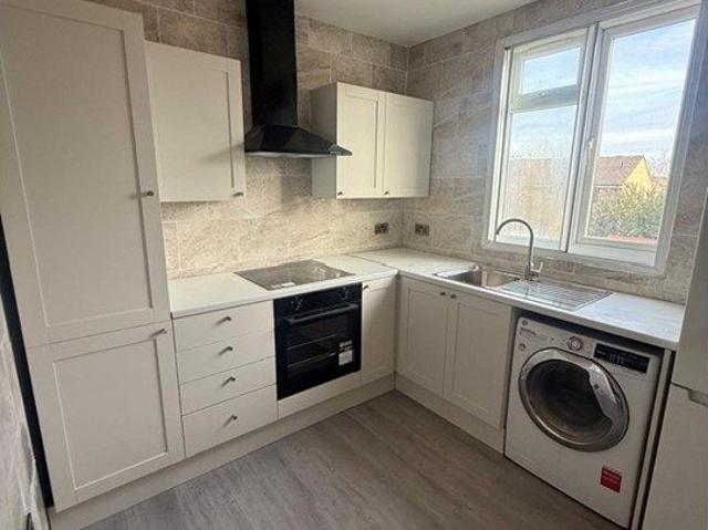 Staines Road, Hounslow TW4, 2 bed flat to rent, £1,600 pcm | PrimeLocation