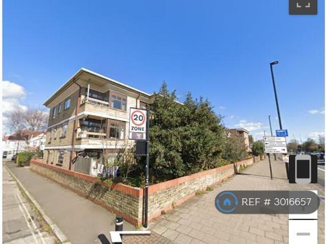 Staines Road, Hounslow, TW4 2 bed flat to rent £1,800 pcm £415 pw
