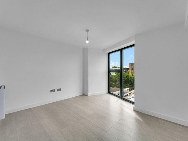 Staines Road, Hounslow TW14, 2 bed flat to rent, £2,000 pcm | PrimeLocation
