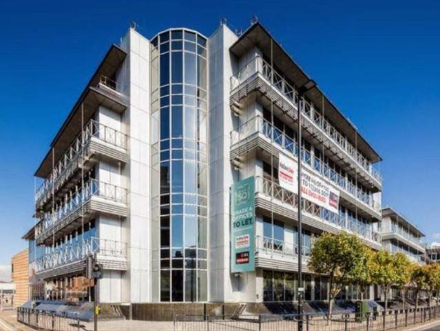 Staines Road, Hounslow TW3 Studio to rent £1,250 pcm £288 pw
