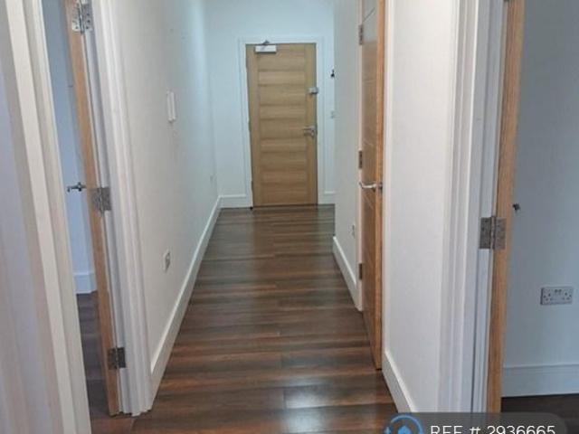Staines Road, Hounslow, TW3 2 bed flat to rent £1,850 pcm £427 pw