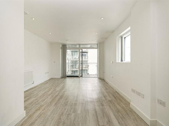 Staines Road, Hounslow TW3, 2 bed flat to rent, £2,000 pcm | PrimeLocation