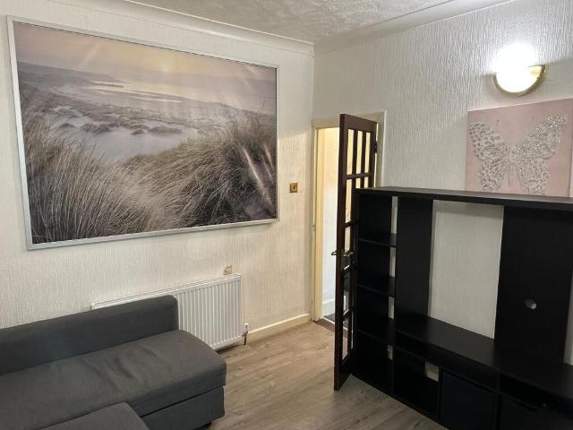 Staines Road, Ilford IG1, 2 bed maisonette to rent, £1,850 pcm | PrimeLocation
