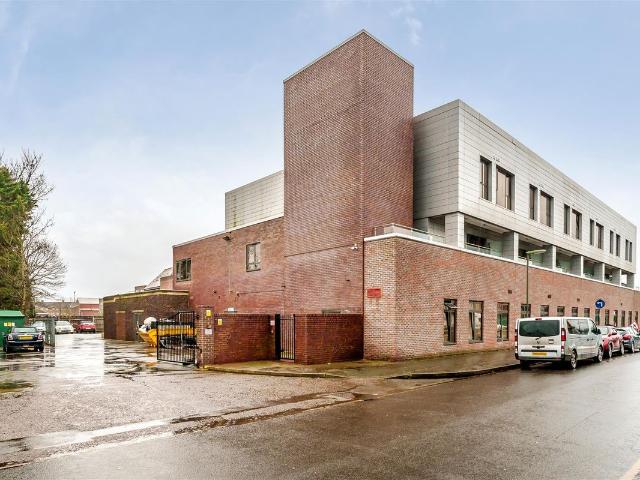 Staines Road West, Sunbury On Thames TW16, Property to rent, £1,700 pcm | PrimeLocation